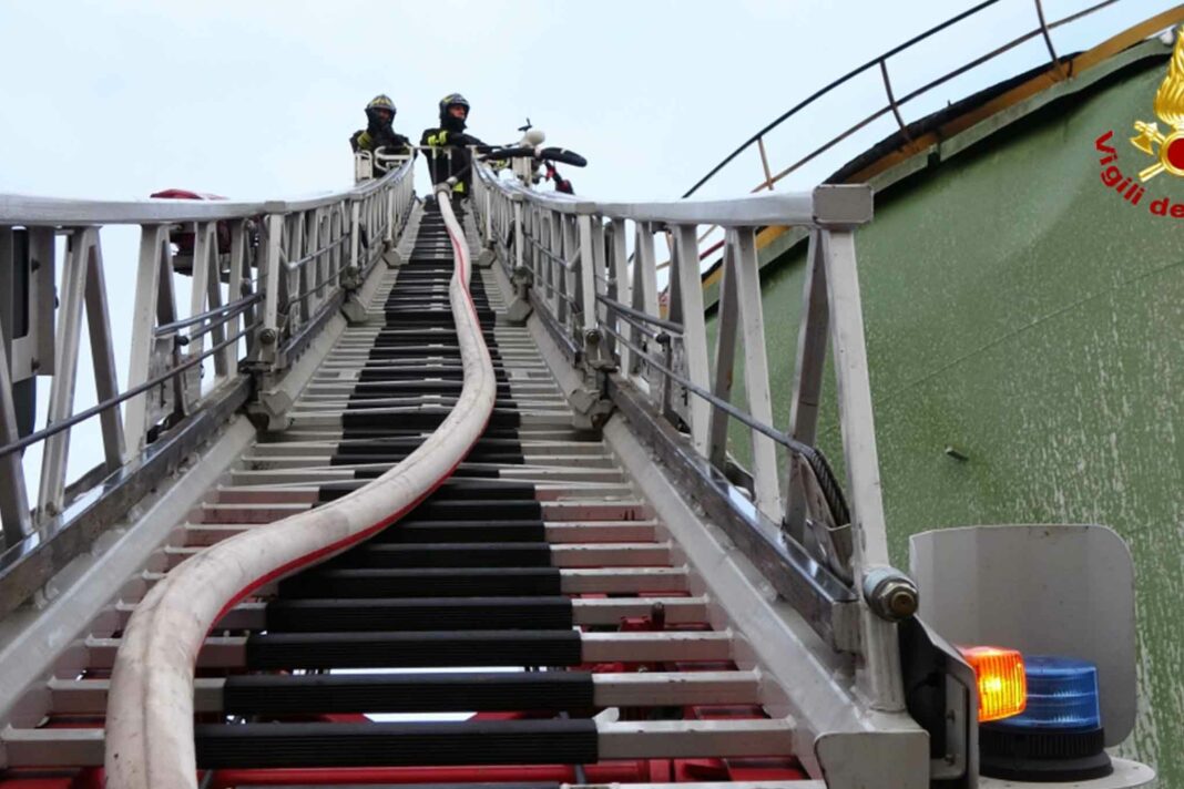 Visco-incendio-serbatoio-idrocarburi